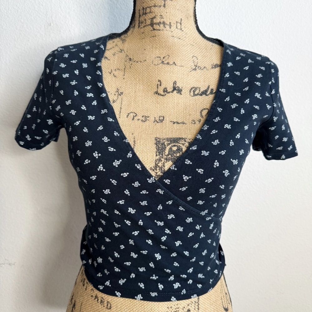 Brandy Melville floral black tie wrap tee shirt one size / small